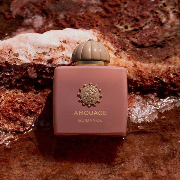 عطر آمواج گایدنس AMOUAGE Guidance با رایحه گلی میوه‌ای و چوبی