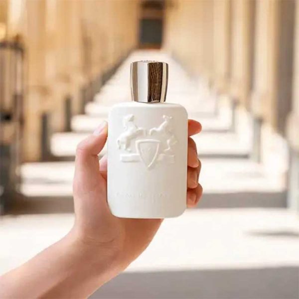عطر مارلی گالووی Parfums de Marly Galloway با رایحه مرکباتی و مشک‌دار